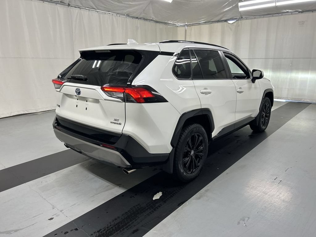 Used 2022 Toyota RAV4 SE w/ Convenience Package AWD/4WD image 2