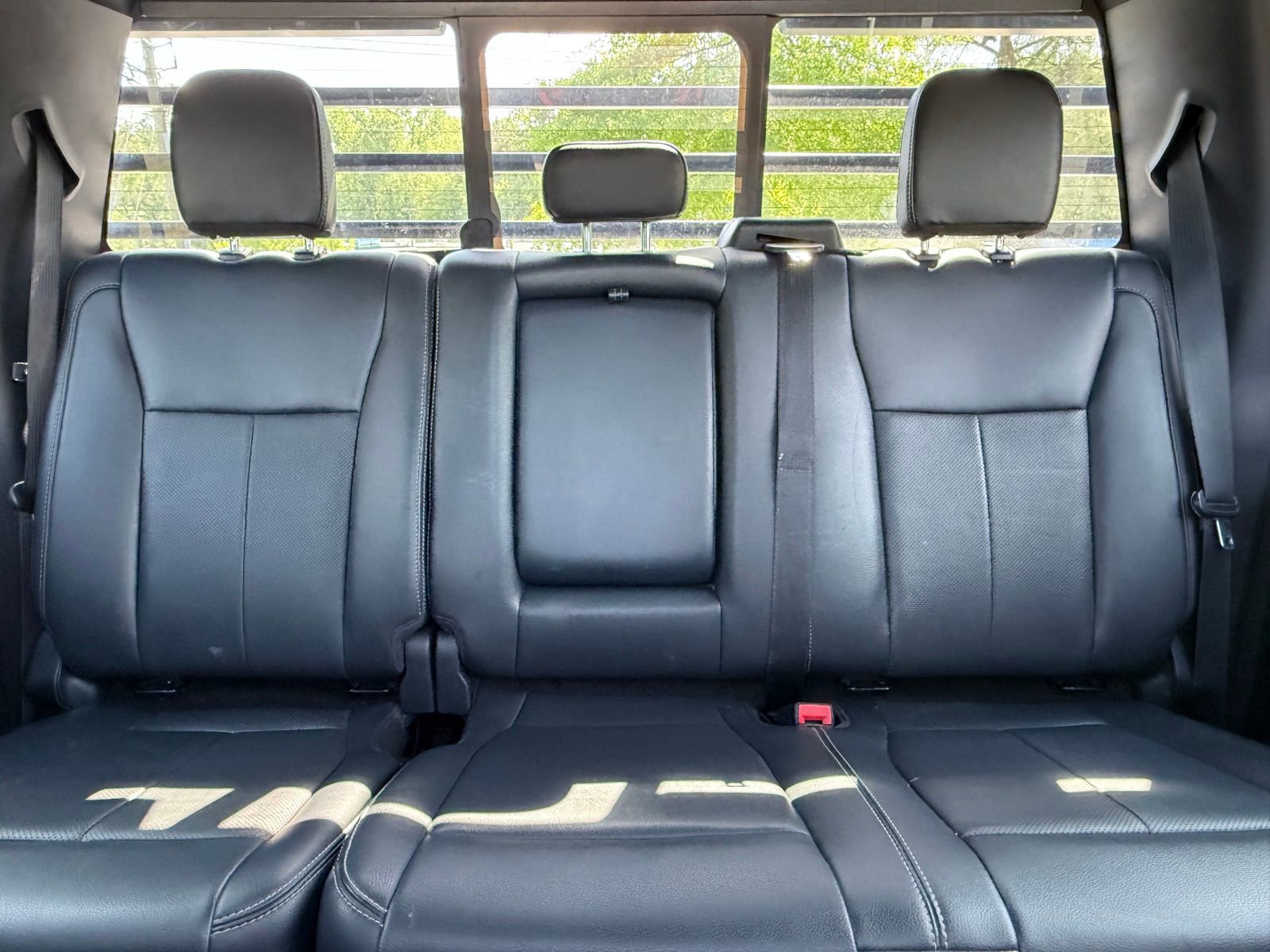 Used 2022 Ford F350 Lariat w/ Black Appearance Package AWD/4WD image 41