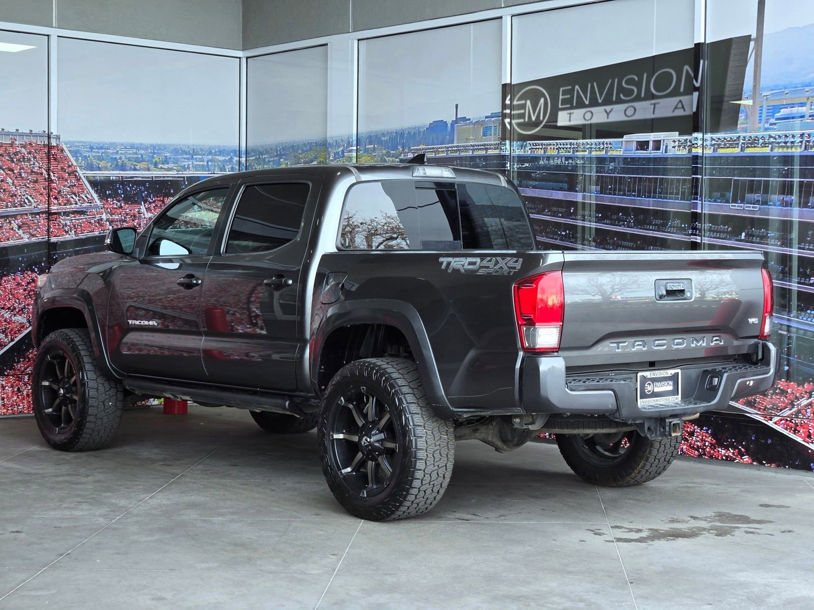 Used 2017 Toyota Tacoma TRD Sport image 6