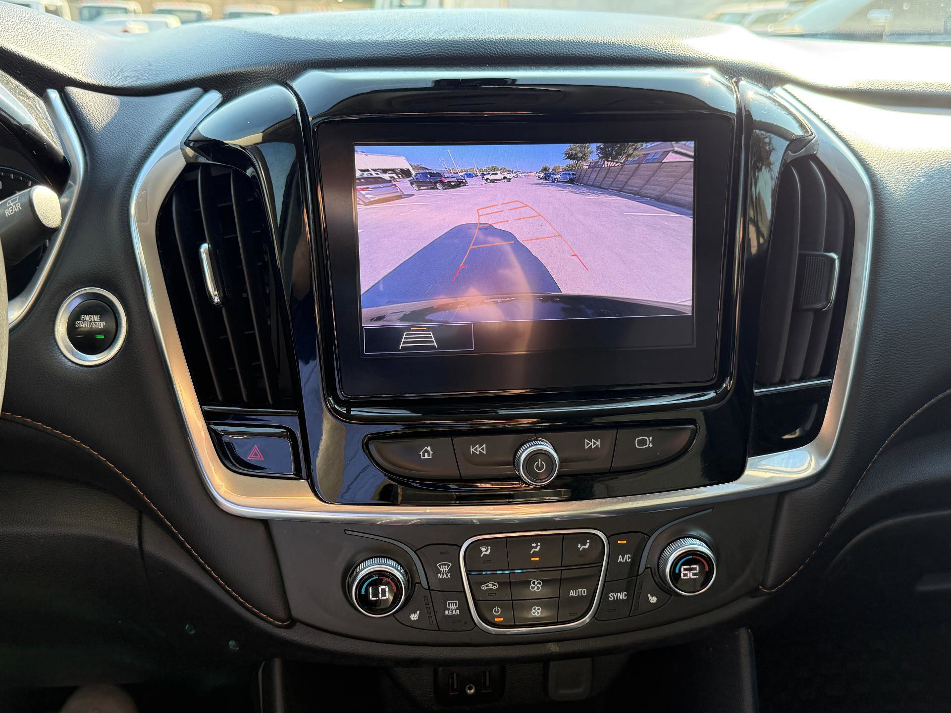 Used 2020 Chevrolet Traverse LT image 14