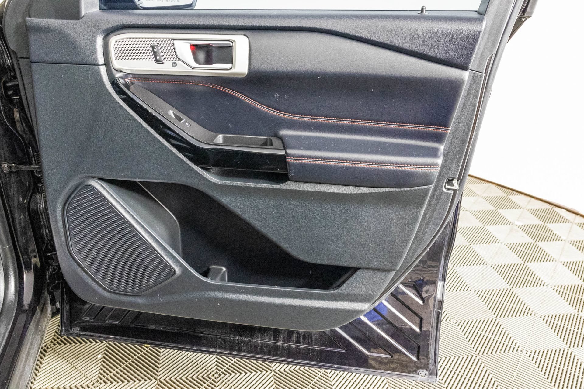 Used 2023 Ford Explorer ST-Line AWD/4WD image 53