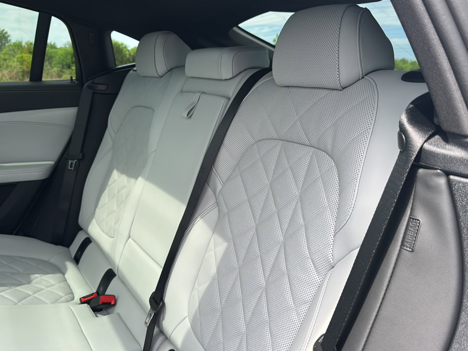 New 2026 BMW X6 xDrive40i w/ Climate Comfort Package AWD/4WD image 17