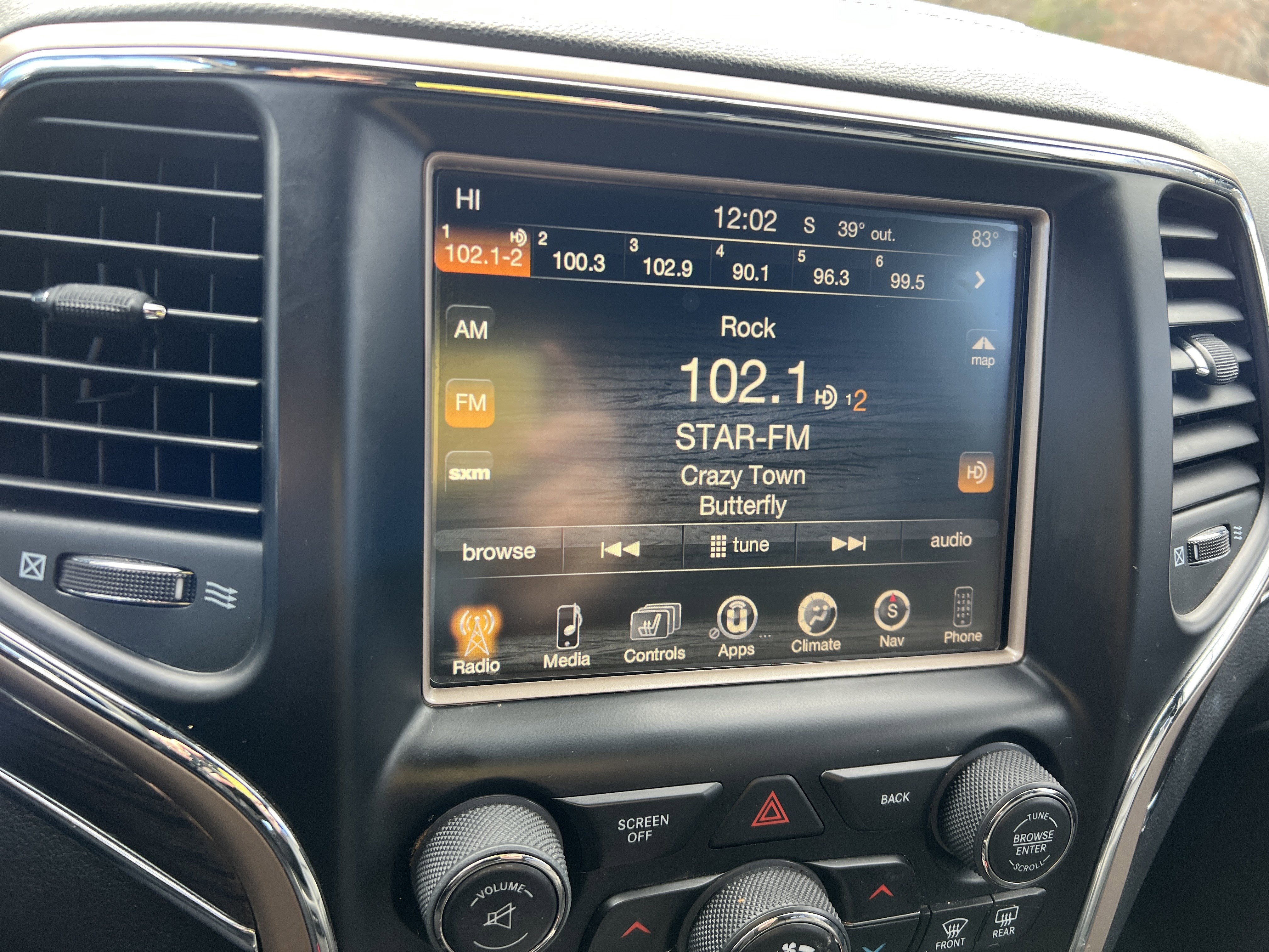 Used 2017 Jeep Grand Cherokee Overland w/ Jeep Active Safety Group image 22