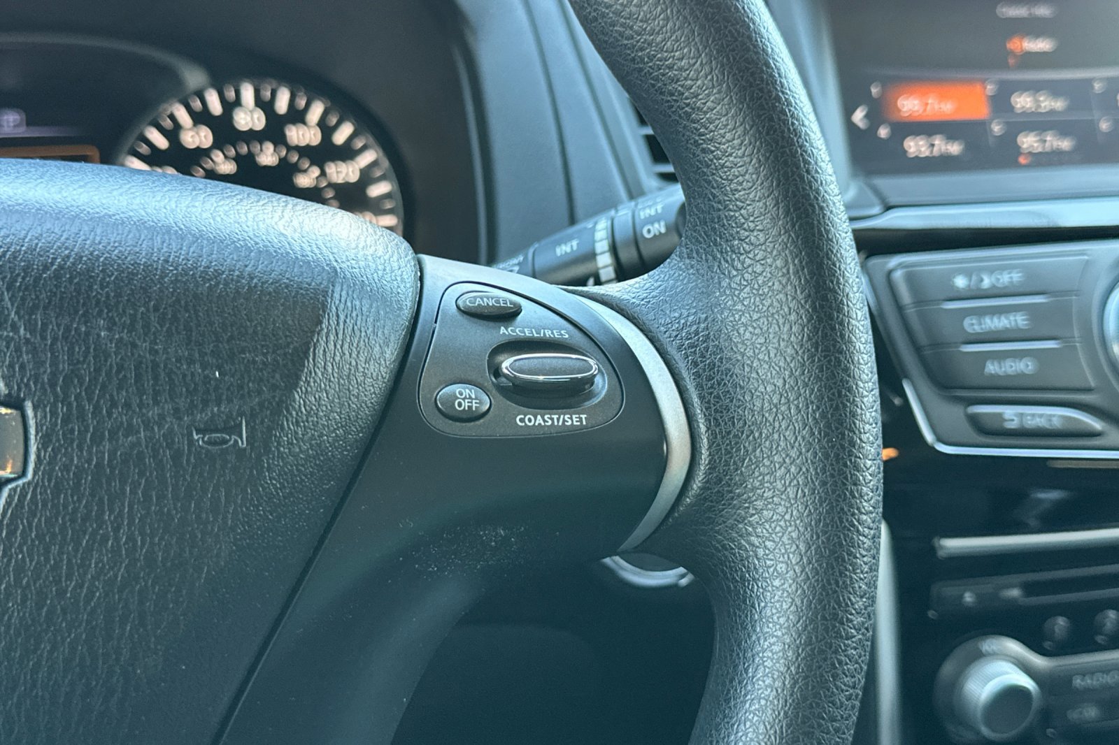 Used 2019 Nissan Pathfinder S image 39