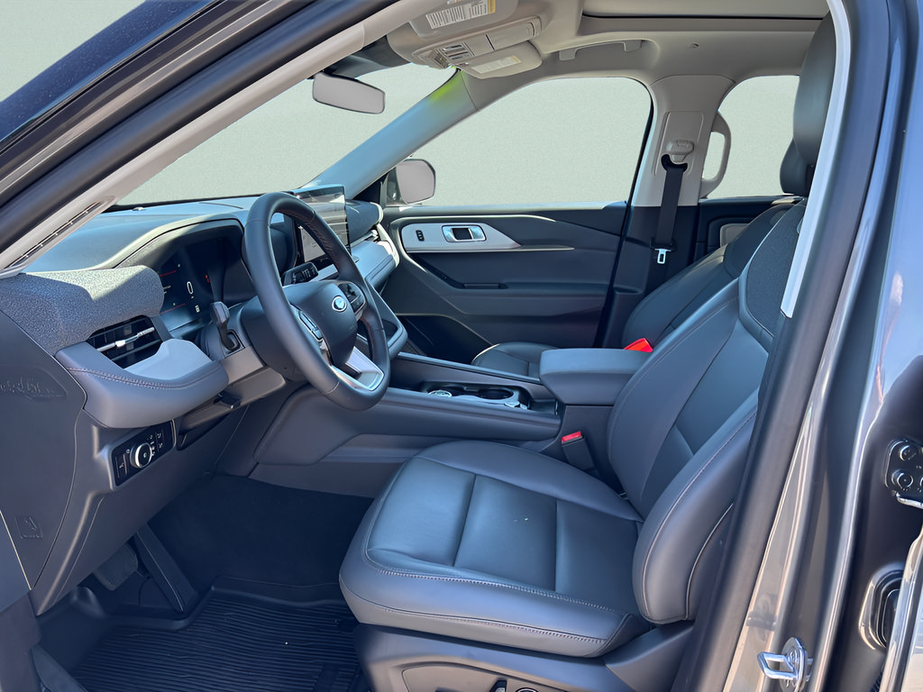 Used 2026 Ford Explorer Active w/ Active Comfort Package AWD/4WD image 4