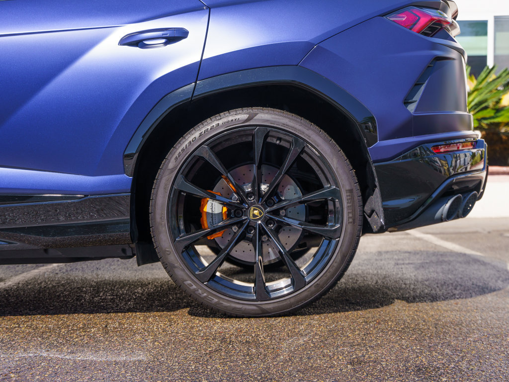 Used 2022 Lamborghini Urus AWD/4WD image 37