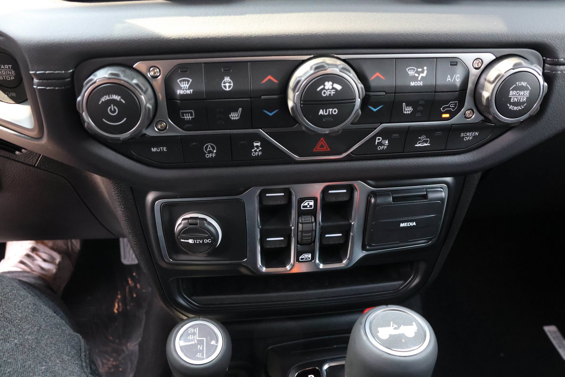 New 2026 Jeep Wrangler Unlimited Sahara AWD/4WD image 22