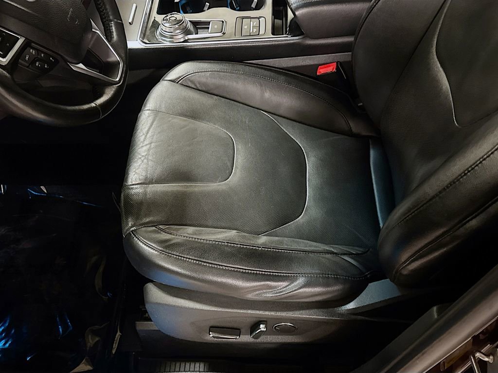 Used 2019 Ford Edge Titanium w/ Equipment Group 301A image 23