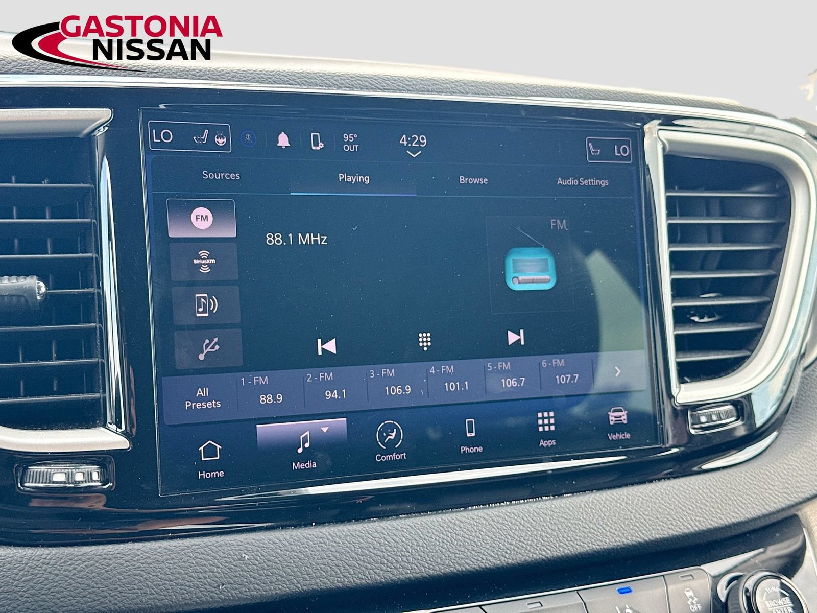 Used 2023 Chrysler Pacifica Touring-L FWD image 18