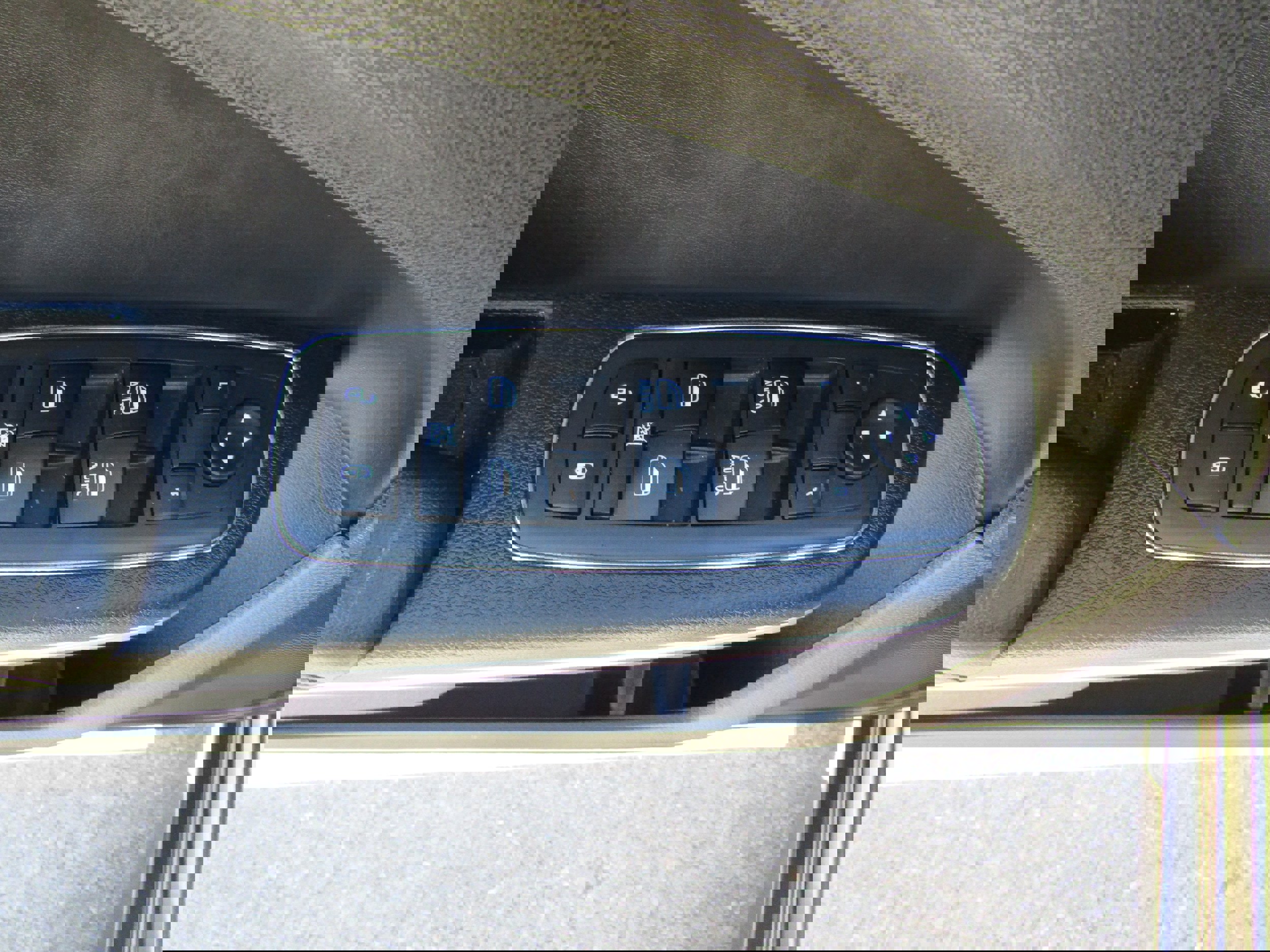 Used 2018 Chrysler 300 Touring w/ Driver Convenience Group image 18