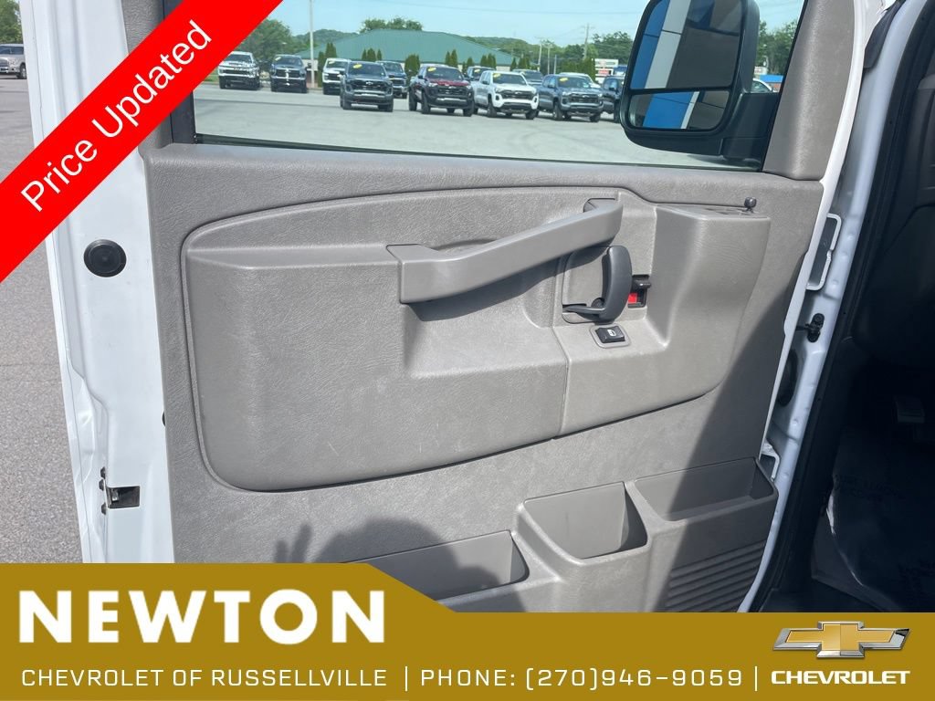 Used 2024 Chevrolet Express 2500 w/ Driver Convenience Package RWD image 8