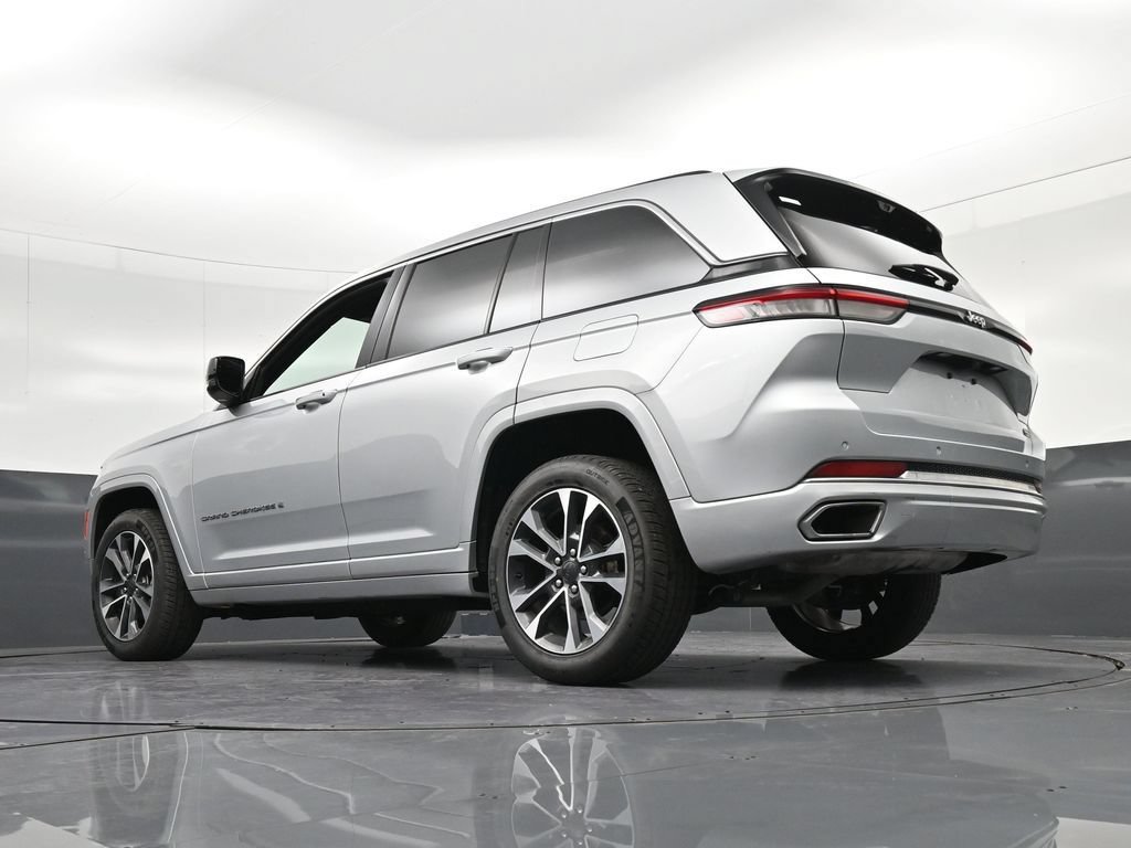 Used 2023 Jeep Grand Cherokee Overland w/ Luxury Tech Group IV RWD image 22