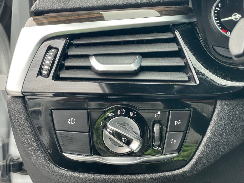 Used 2018 BMW 530i xDrive image 15