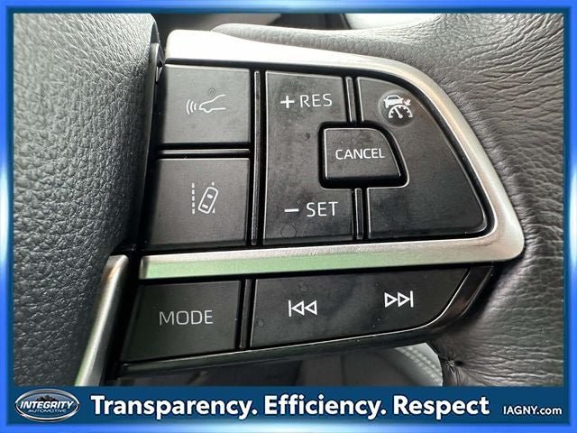 Used 2024 Toyota Sienna XLE FWD image 32
