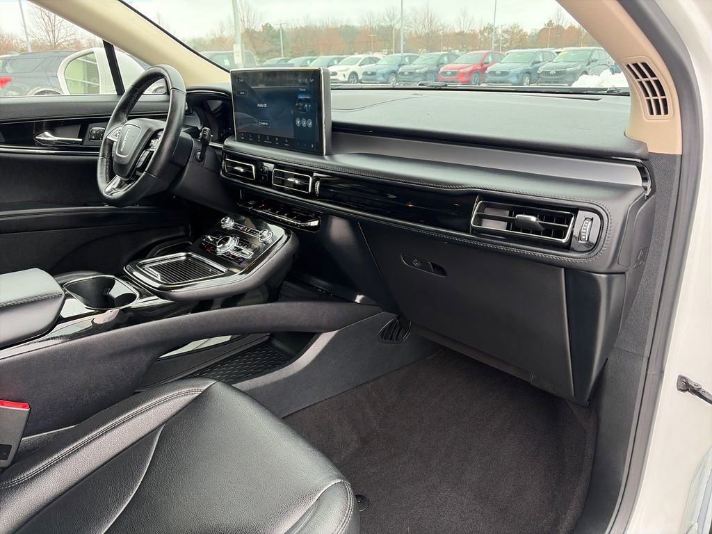 Used 2022 Lincoln Nautilus Standard w/ Premium Package image 11