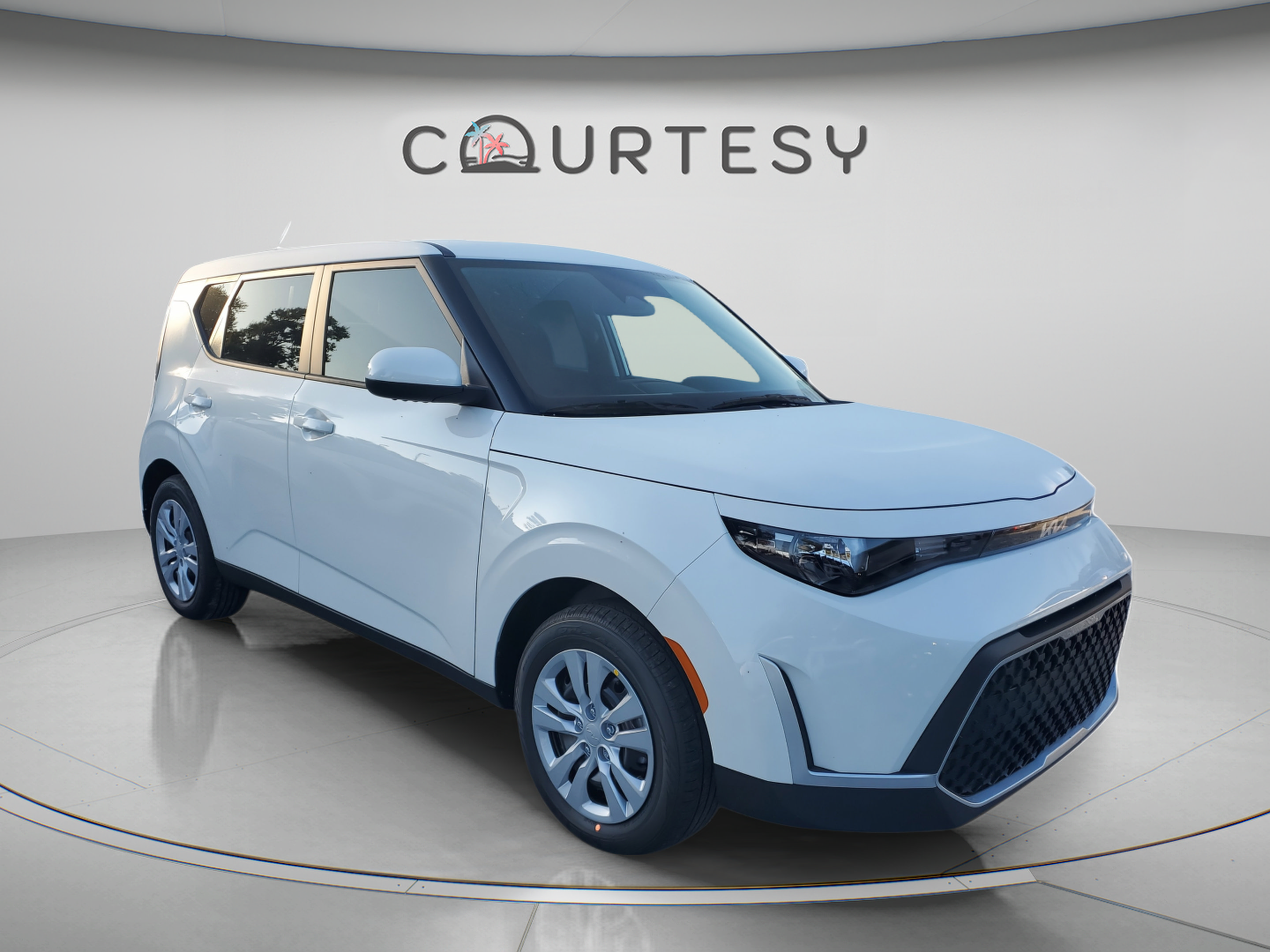 Used 2025 Kia Soul LX FWD image 5