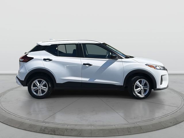 Used 2025 Nissan Kicks Play S image 3