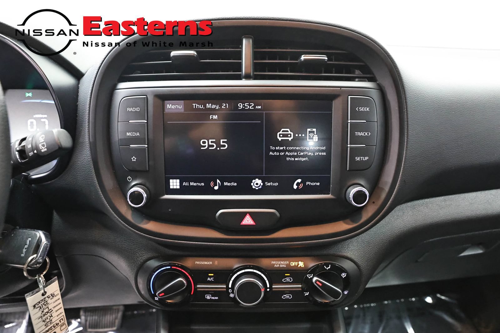 Used 2025 Kia Soul LX w/ LX Technology Package FWD image 12