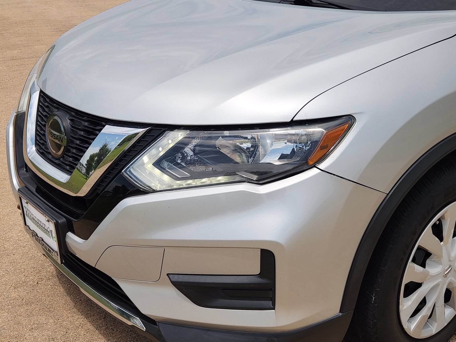 Used 2019 Nissan Rogue S FWD image 10