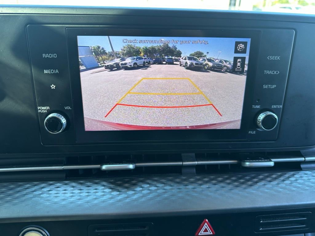 Used 2022 Kia Carnival LX image 28