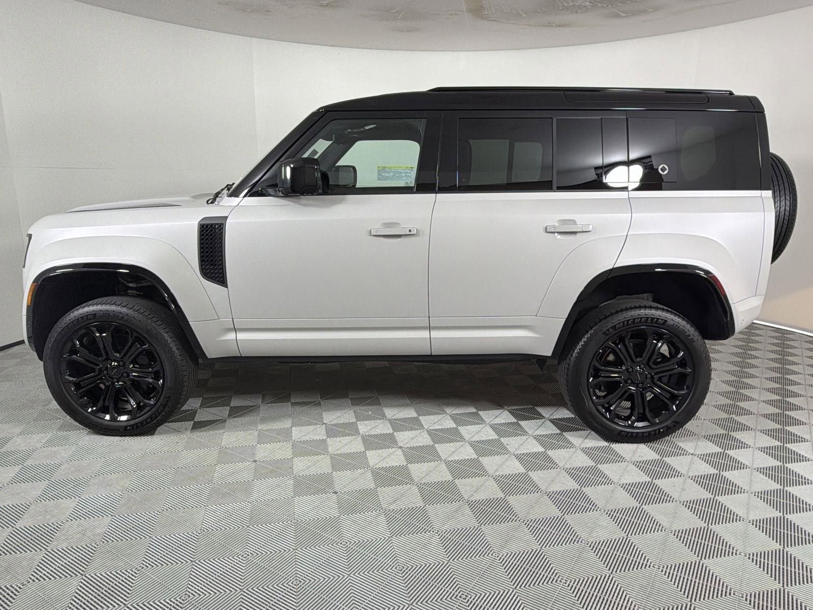 New 2026 Land Rover Defender 110 OCTA image 2