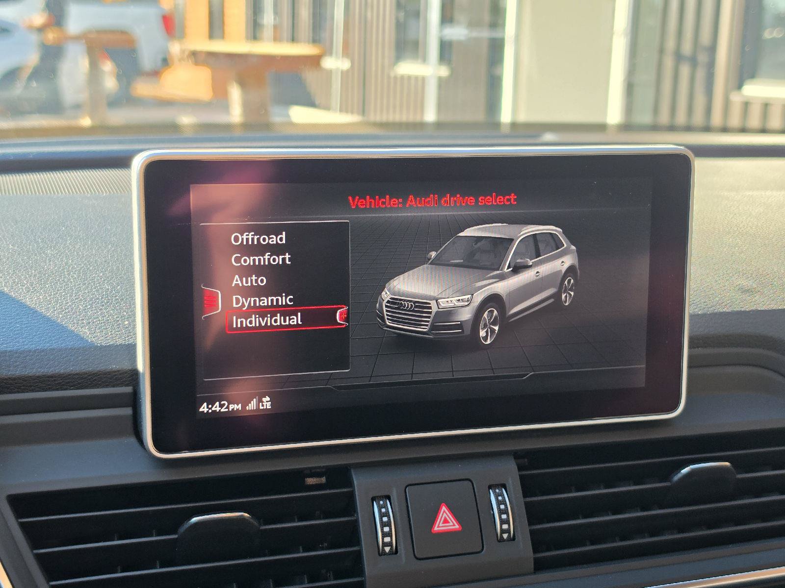 Used 2020 Audi SQ5 Premium Plus w/ Premium Plus Package AWD/4WD image 19