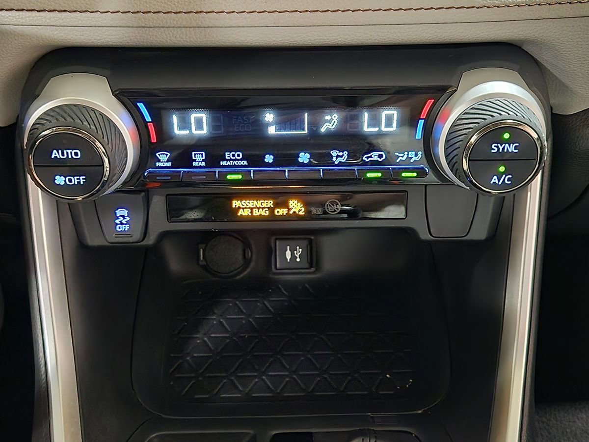 Used 2019 Toyota RAV4 XLE Premium image 38