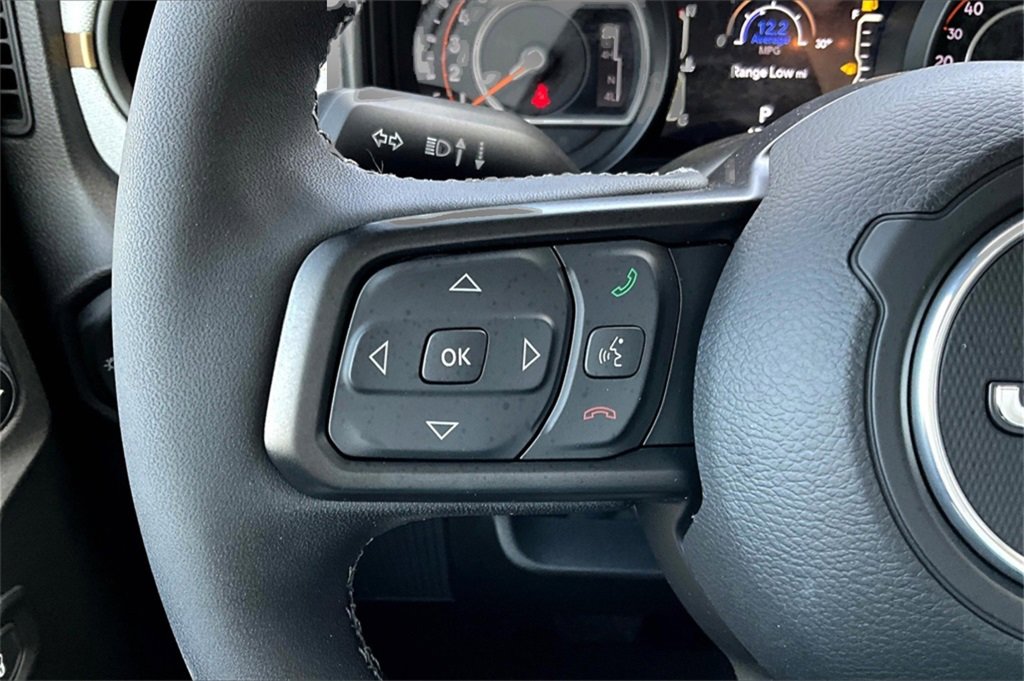 New 2025 Jeep Gladiator Sport image 18