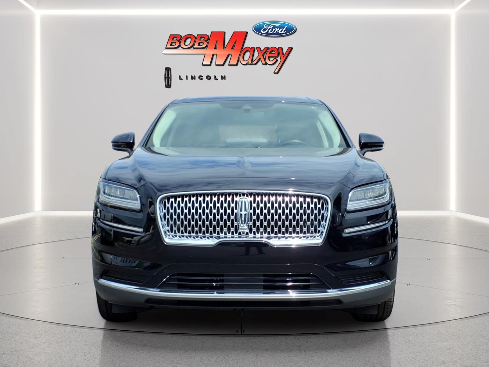 Used 2023 Lincoln Nautilus Reserve AWD/4WD image 2