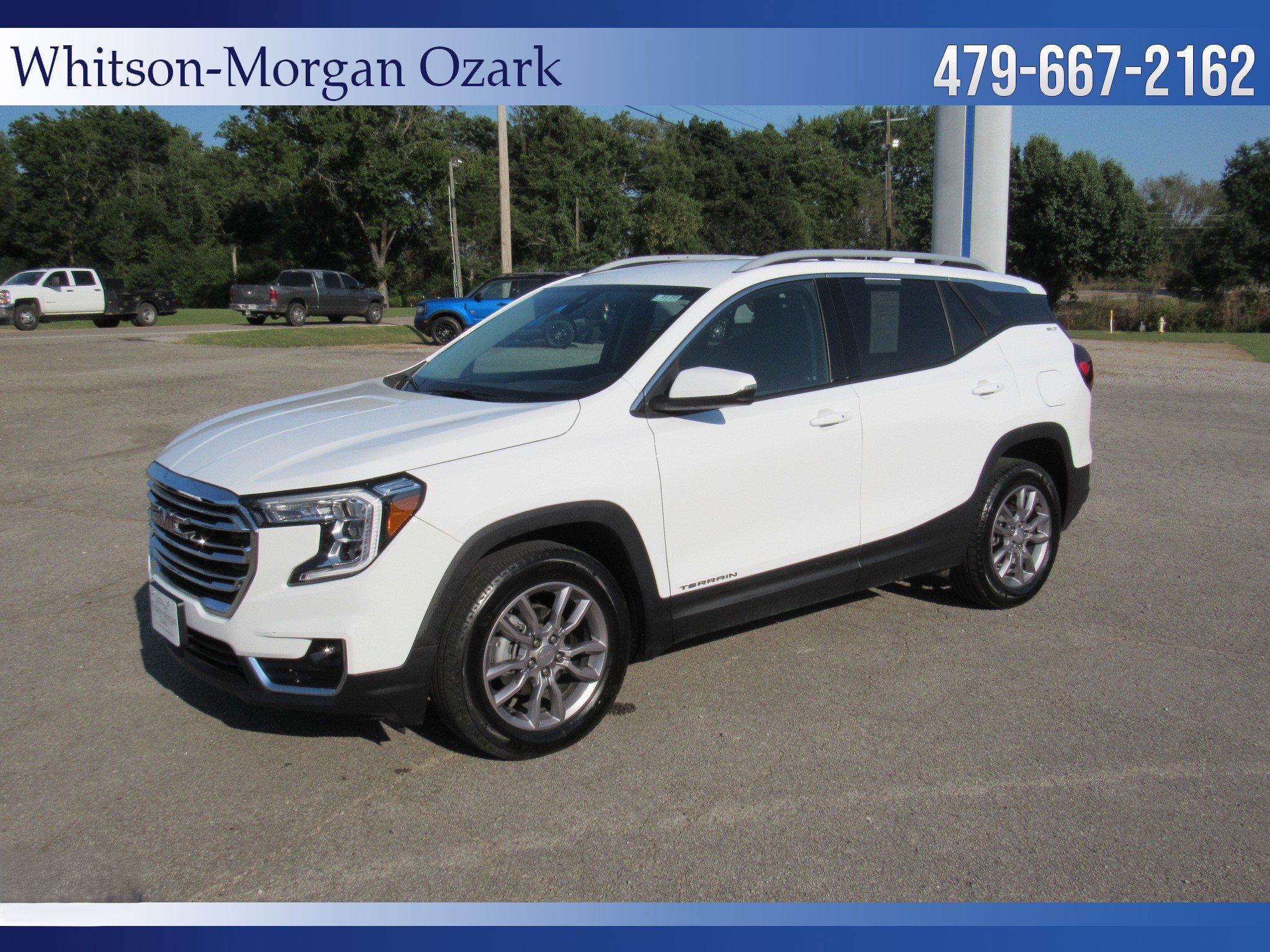 Used 2024 GMC Terrain SLT image 3