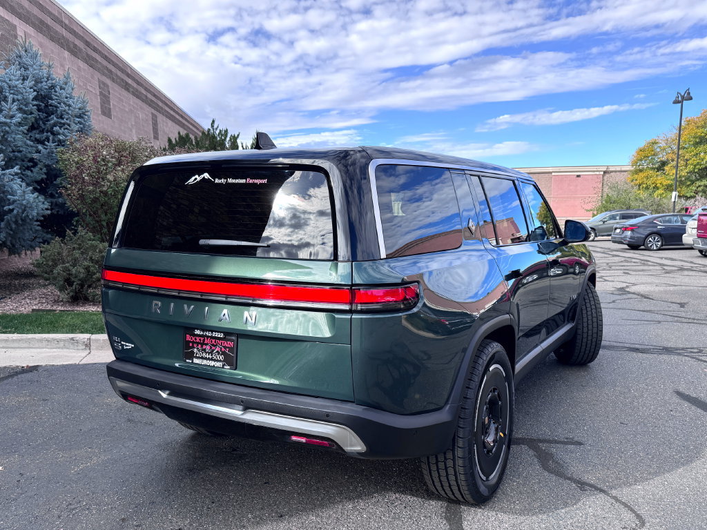 Used 2025 Rivian R1S Adventure Dual AWD/4WD image 7