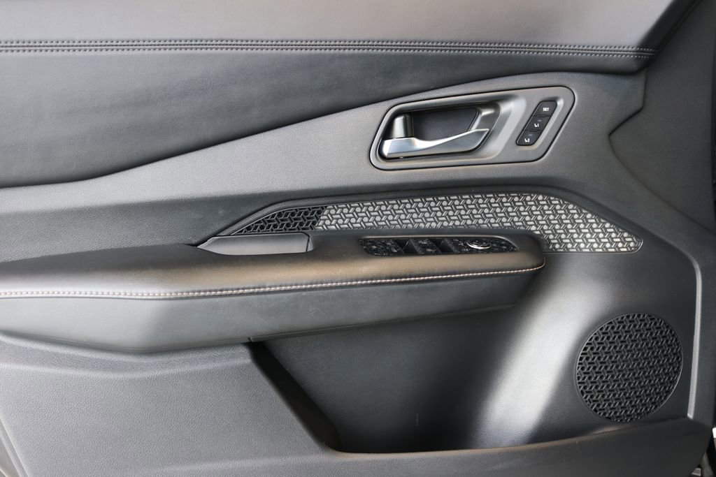 Used 2023 Nissan Ariya AWD image 13