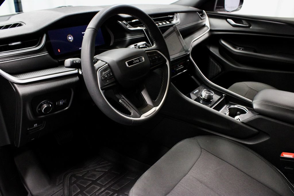 Used 2024 Jeep Grand Cherokee L Laredo AWD/4WD image 24