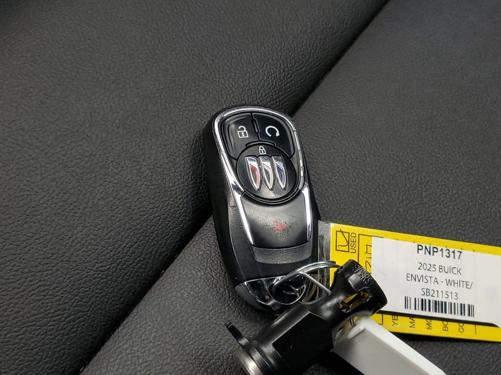 Used 2025 Buick Envista Sport Touring image 26