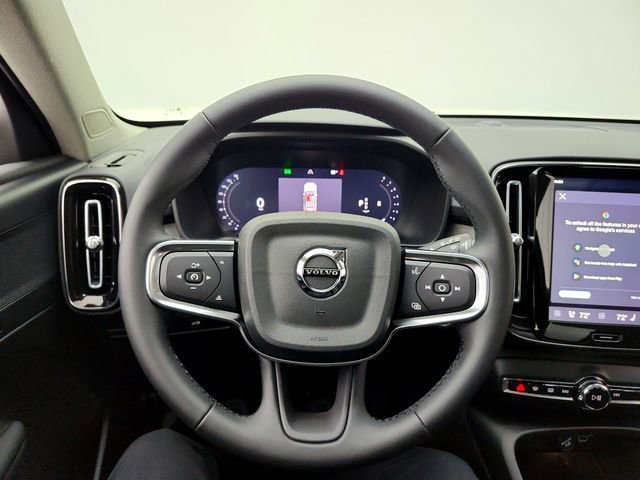 New 2026 Volvo XC40 B5 Core w/ Climate Package image 25