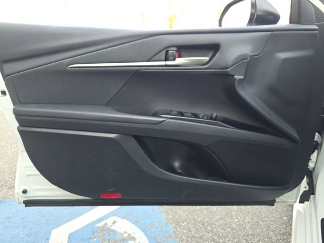 Used 2025 Toyota Camry SE w/ Convenience Package image 7