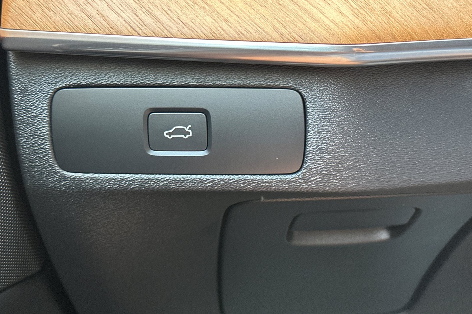 Certified 2025 Volvo XC90 B6 Plus AWD/4WD image 33