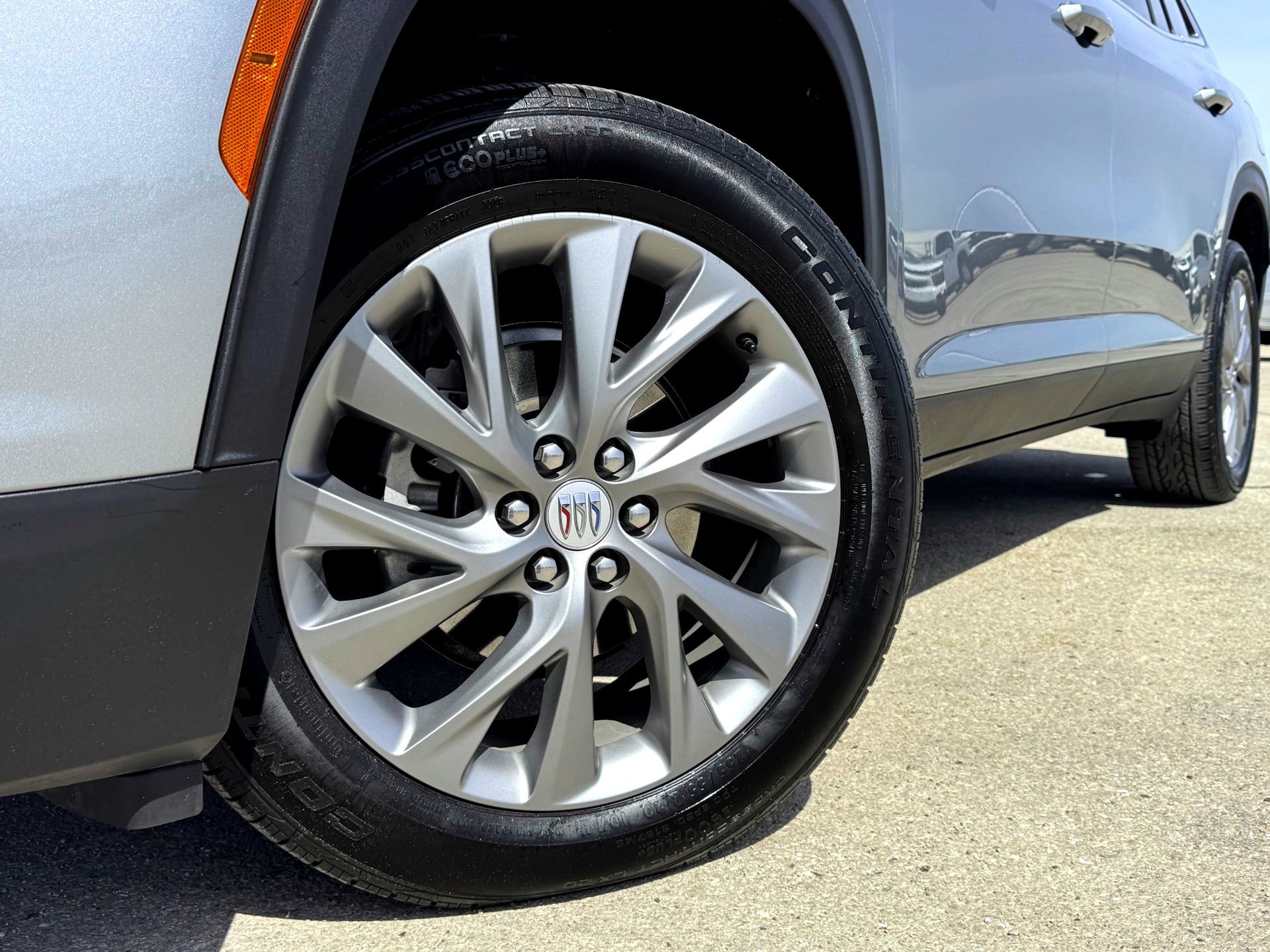 Used 2025 Buick Enclave Preferred image 2