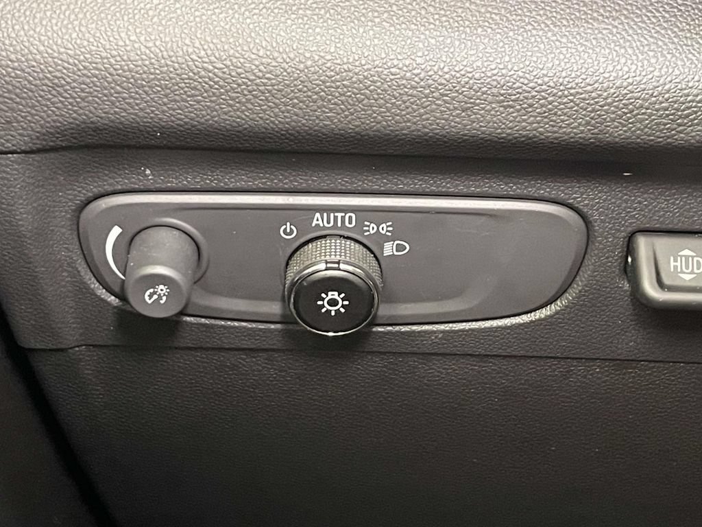Used 2023 Buick Envision Avenir AWD/4WD image 34