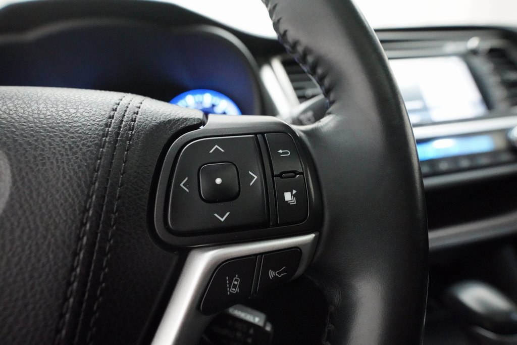 Used 2019 Toyota Highlander XLE image 19