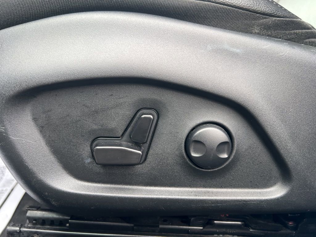 Used 2025 Jeep Compass Limited image 10