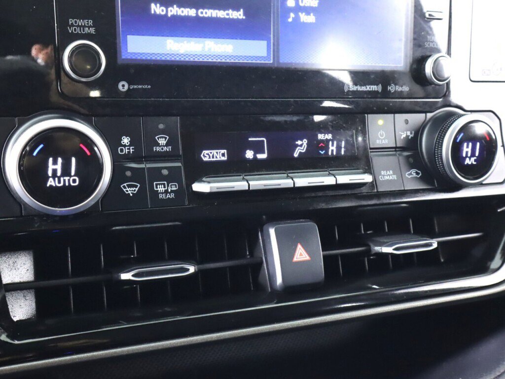 Used 2021 Toyota Highlander LE image 21