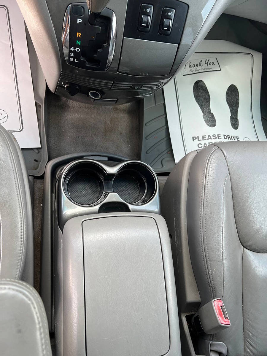 Used 2009 Toyota Sienna FWD image 2