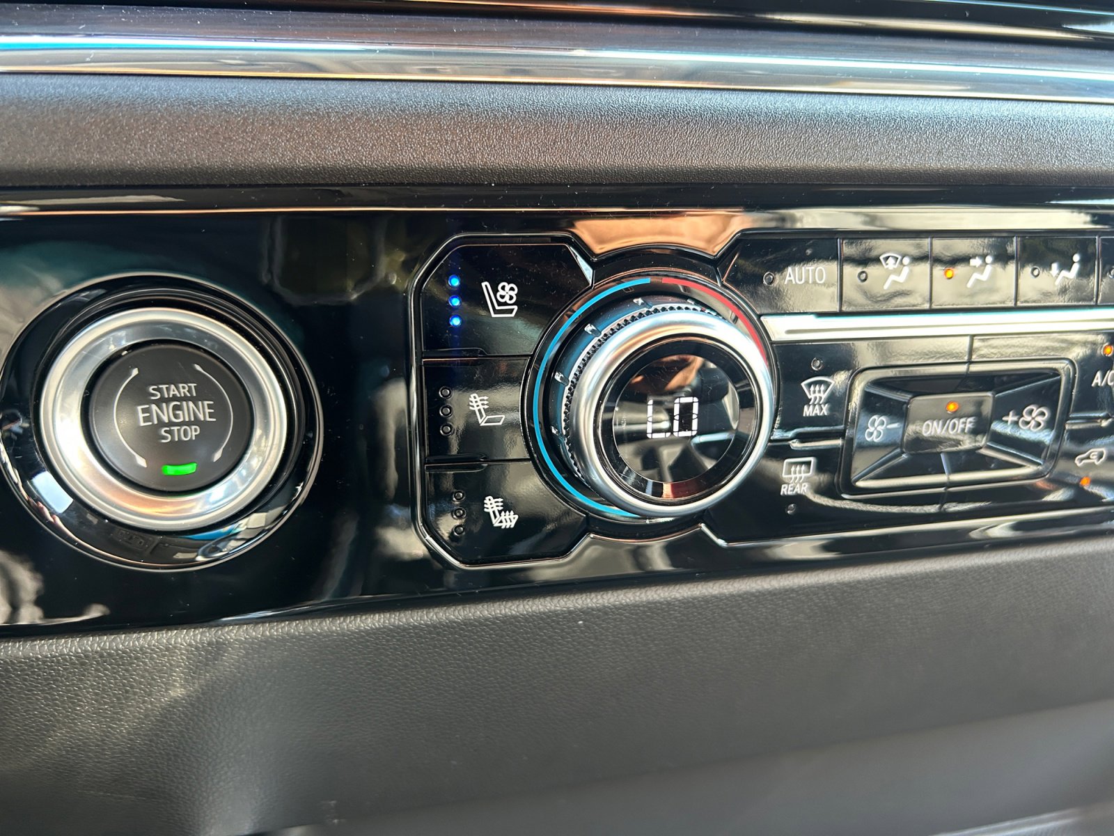 Used 2023 GMC Sierra 1500 SLT image 24