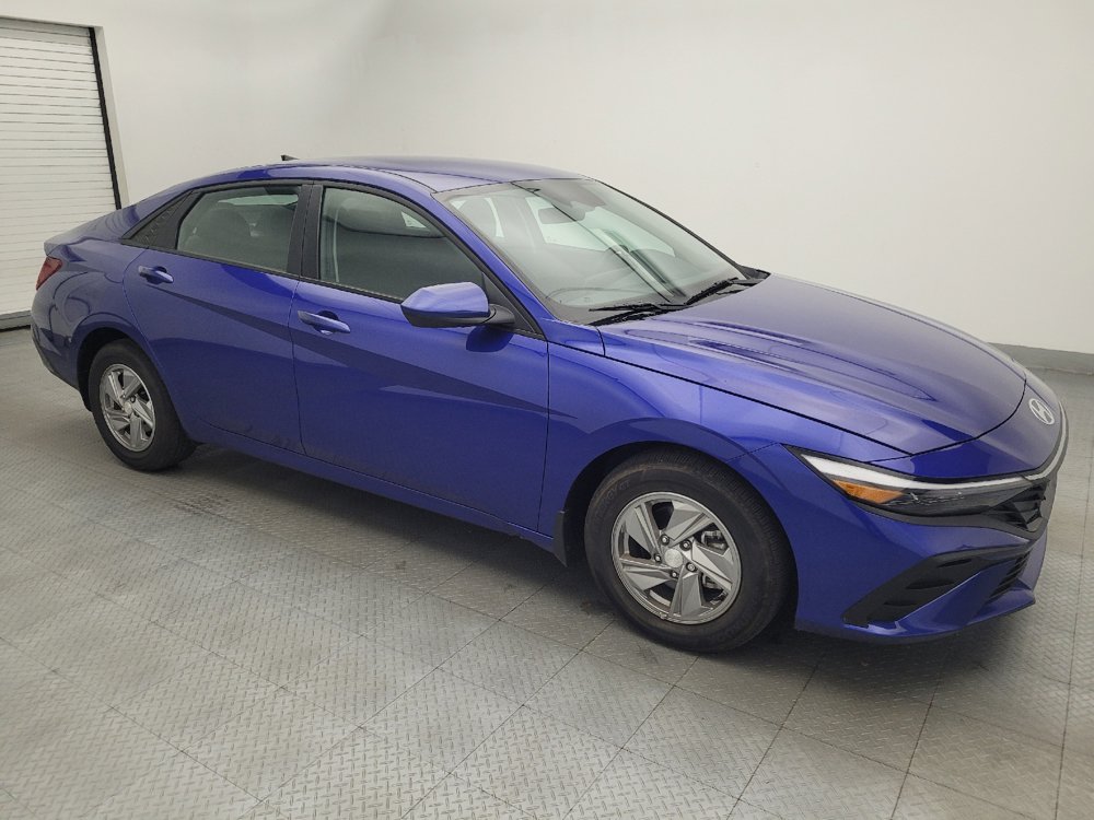 Used 2025 Hyundai Elantra SE FWD image 11