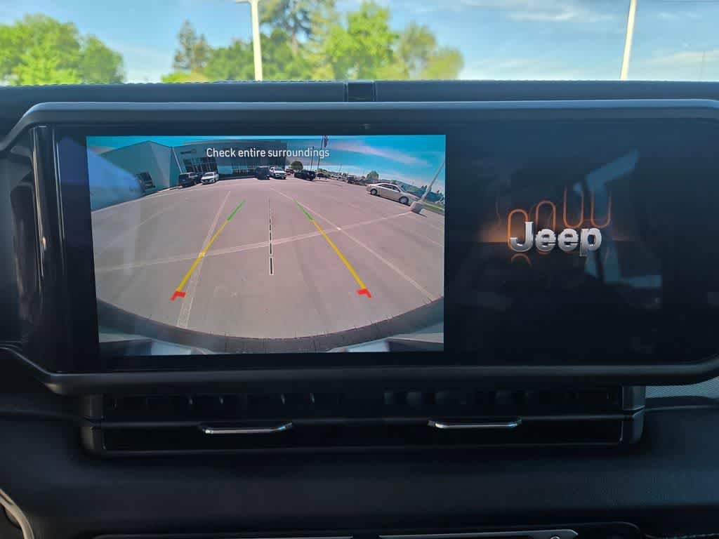 Used 2025 Jeep Wrangler Sahara AWD/4WD image 12