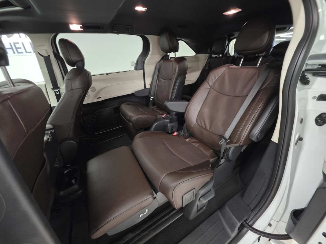 Used 2024 Toyota Sienna Platinum AWD/4WD image 20