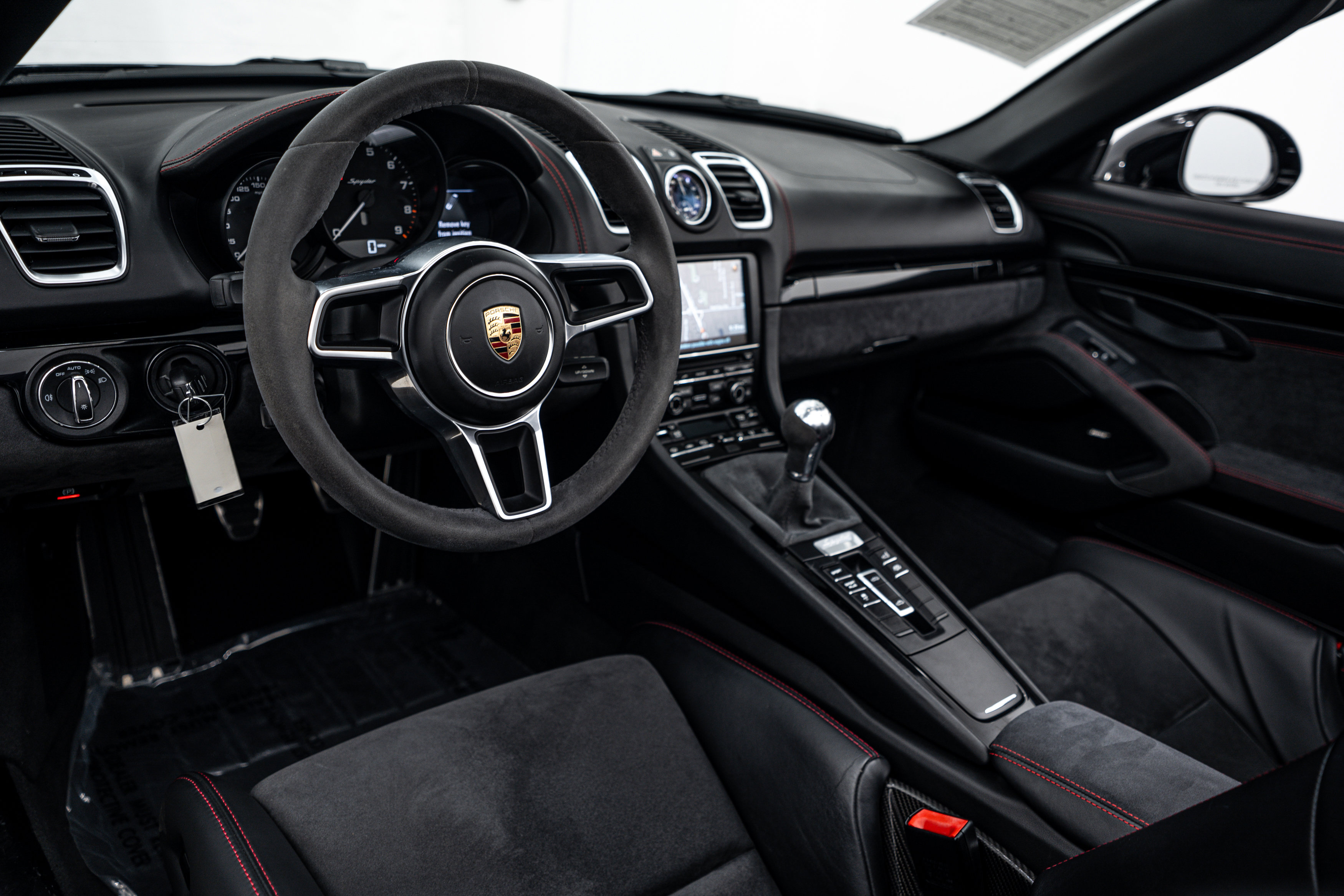 Certified 2016 Porsche Boxster Spyder RWD image 4