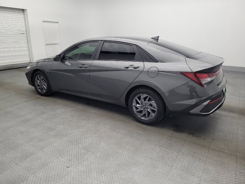 Used 2024 Hyundai Elantra SEL image 3