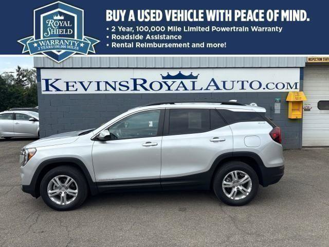 Used 2022 GMC Terrain SLE w/ Driver Convenience Package image 1